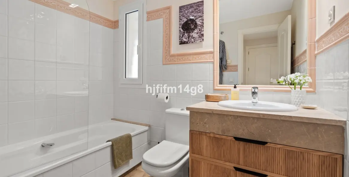 Sale of ground floor apartment in Nueva Andalucía 14
