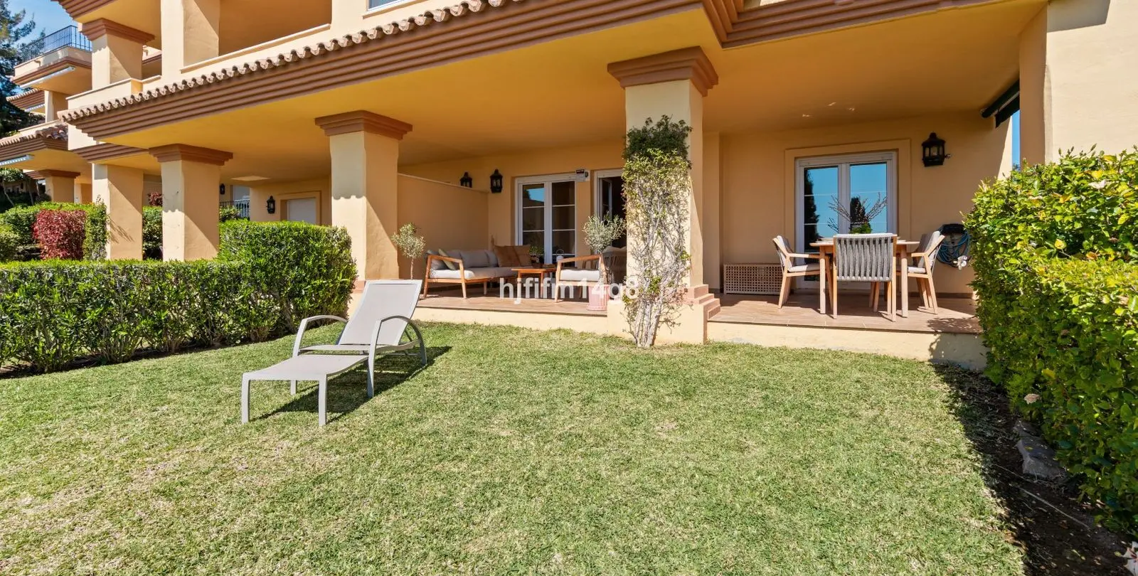 Sale of ground floor apartment in Nueva Andalucía 2