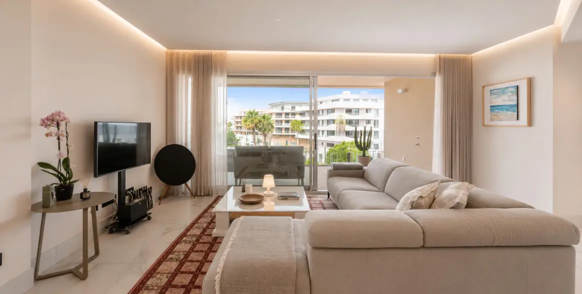 Sale of middle floor apartment in San Pedro de Alcántara 2