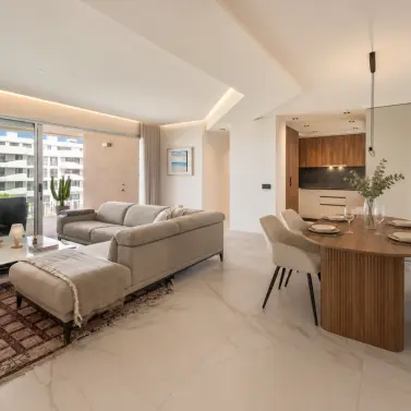 Venta de apartamento en planta media en San Pedro de Alcántara