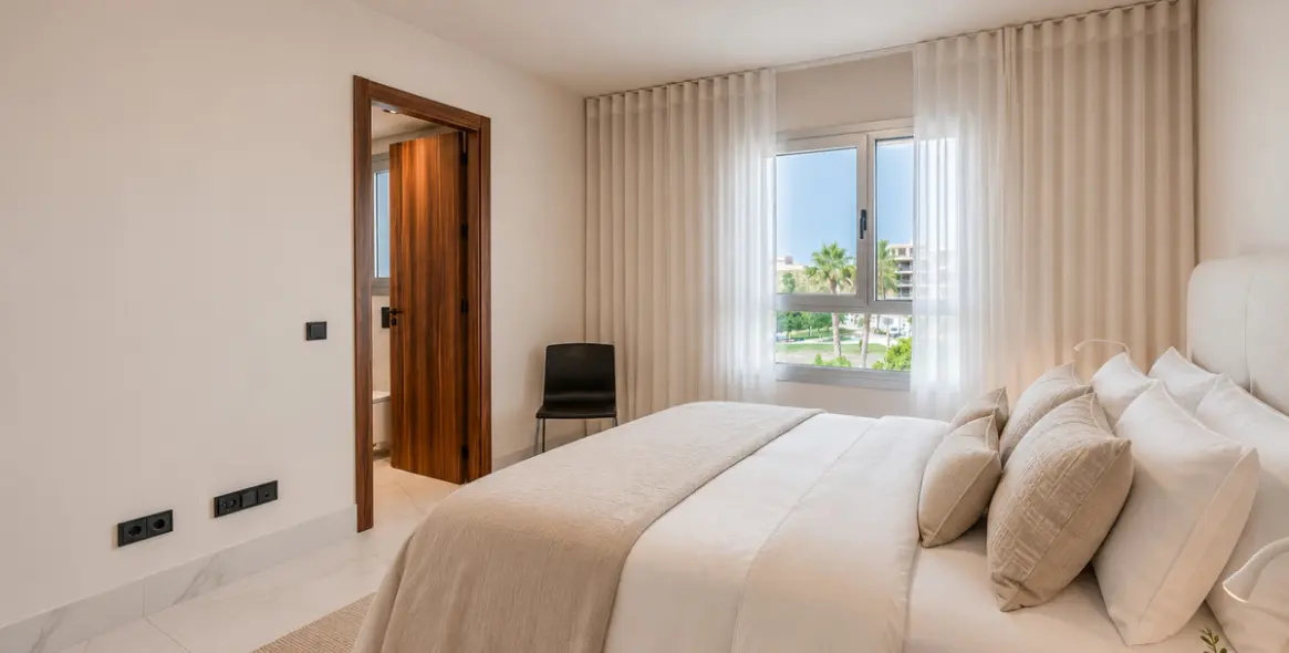 Sale of middle floor apartment in San Pedro de Alcántara 14