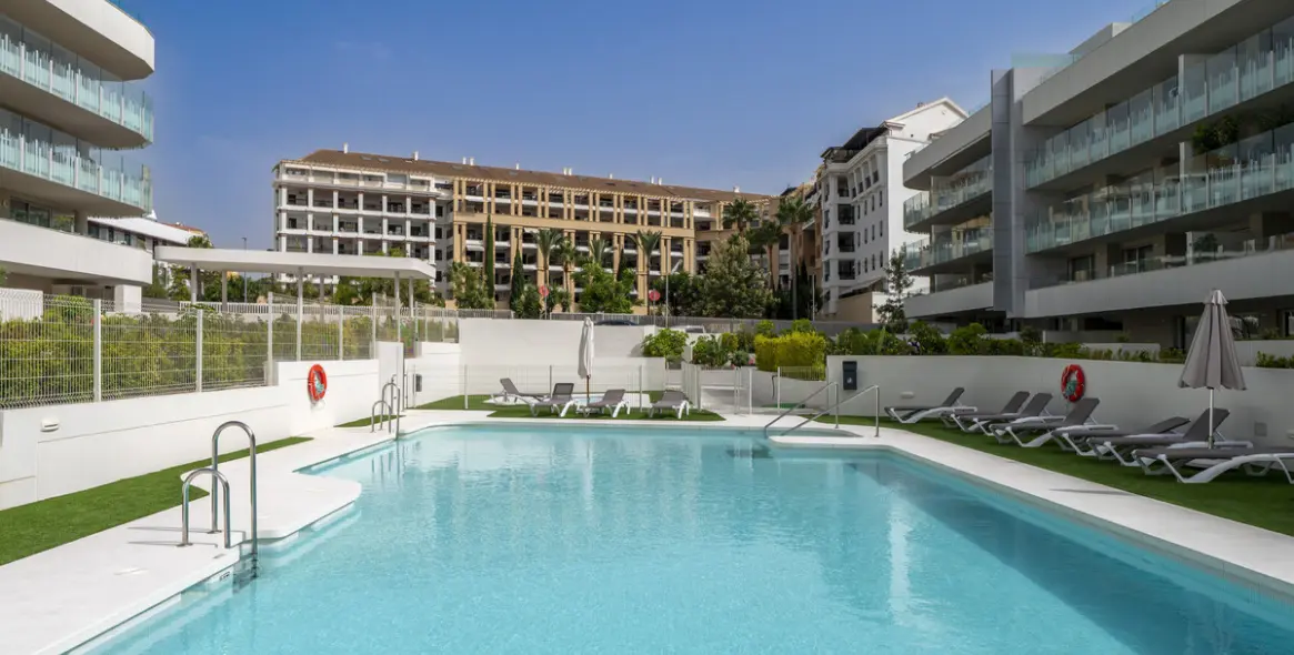 Sale of middle floor apartment in San Pedro de Alcántara 23