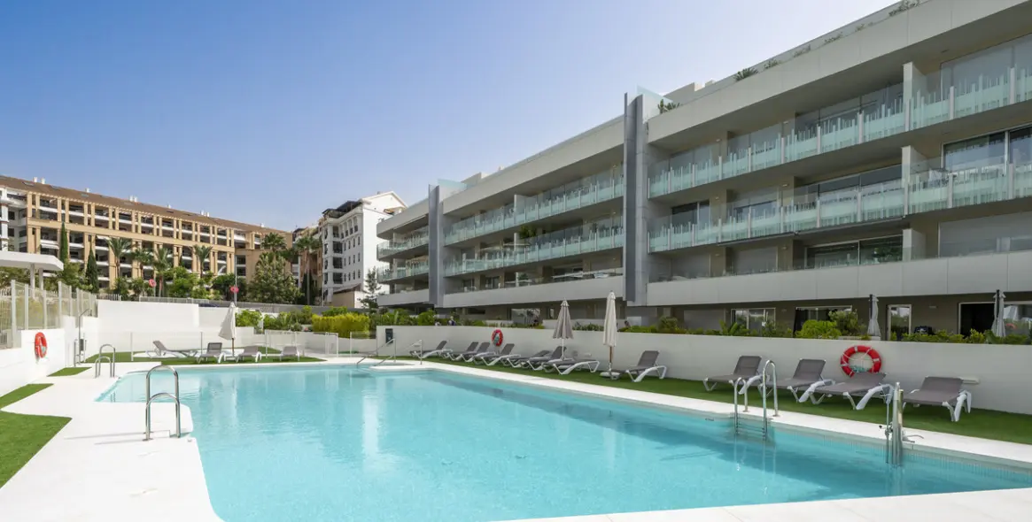 Sale of middle floor apartment in San Pedro de Alcántara 24