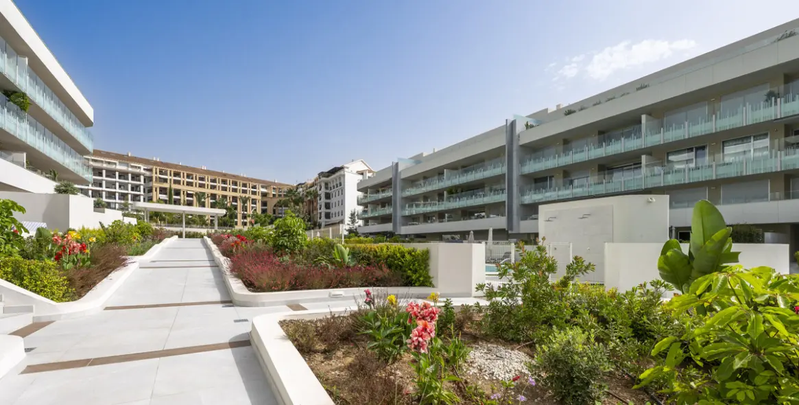 Sale of middle floor apartment in San Pedro de Alcántara 25