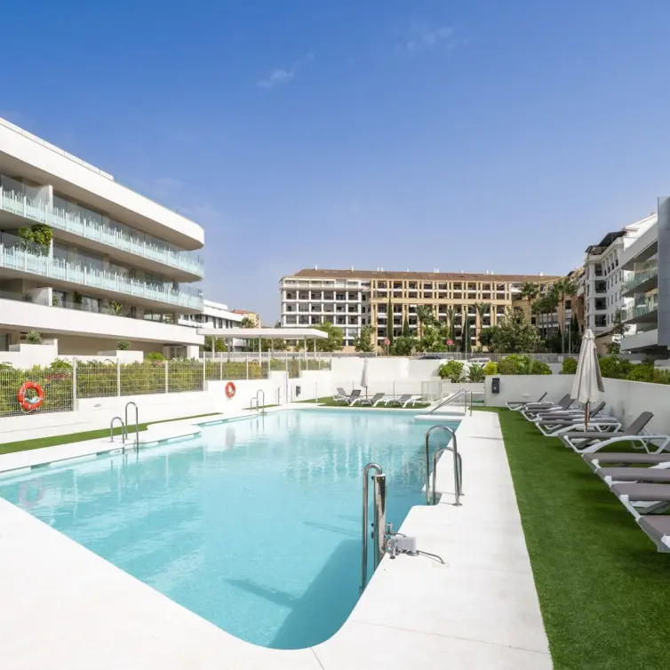 Venta de apartamento en planta media en San Pedro de Alcántara