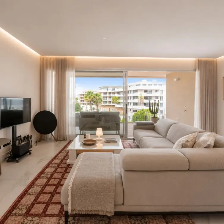 Venta de apartamento en planta media en San Pedro de Alcántara