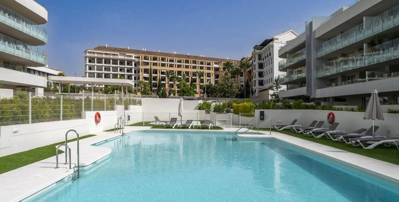 Продажа апартаментов на среднем этаже в San Pedro de Alcántara 23