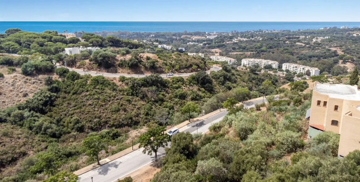 Venta de parcela residencial en Elviria 1