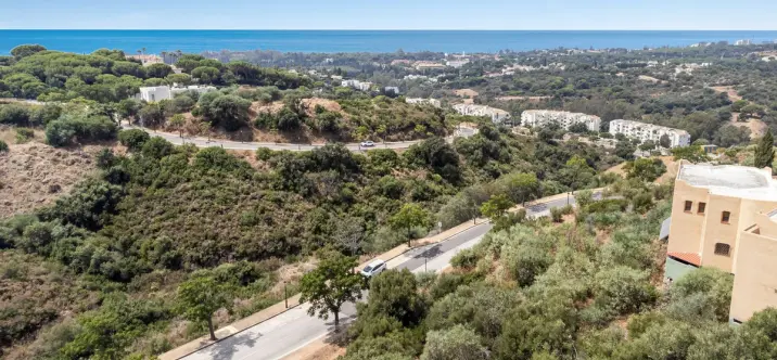 Venta de parcela residencial en Elviria 0