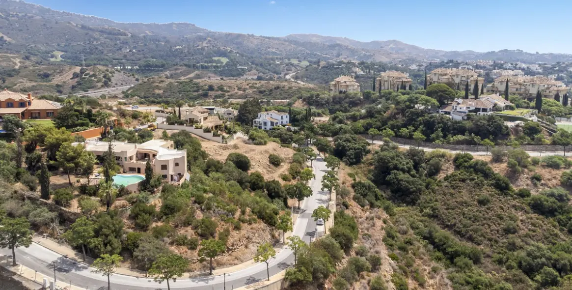 Venta de parcela residencial en Elviria 3