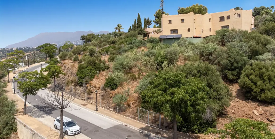 Venta de parcela residencial en Elviria 4