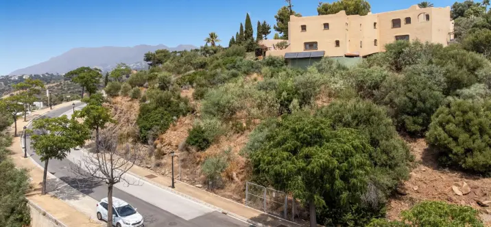 Venta de parcela residencial en Elviria 3