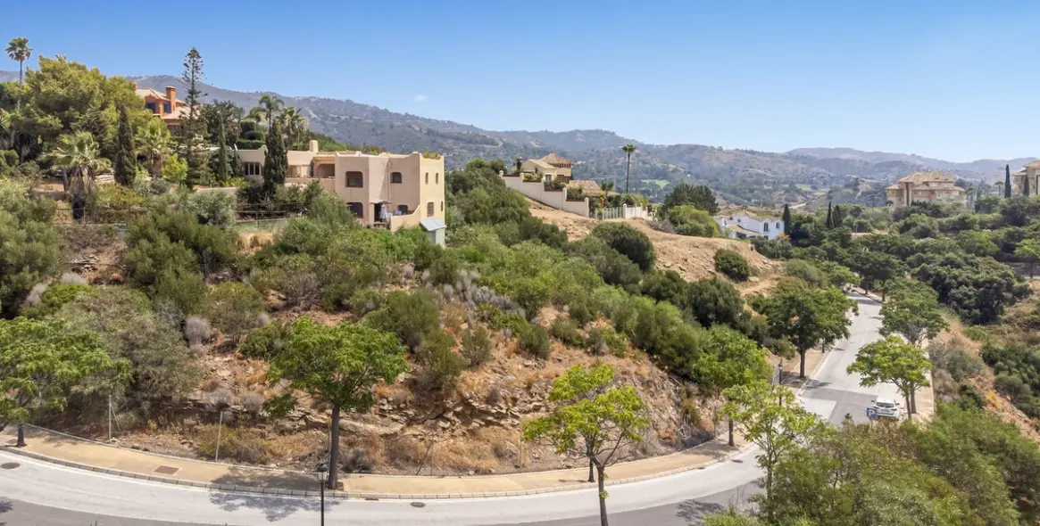 Venta de parcela residencial en Elviria 6