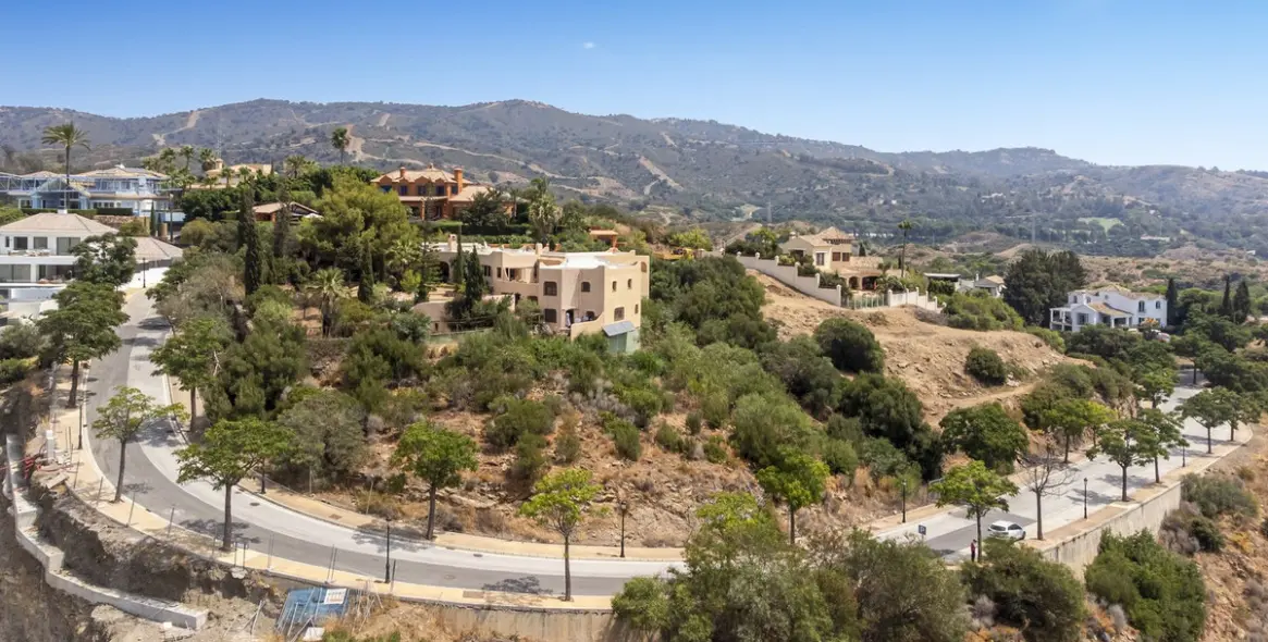 Venta de parcela residencial en Elviria 7