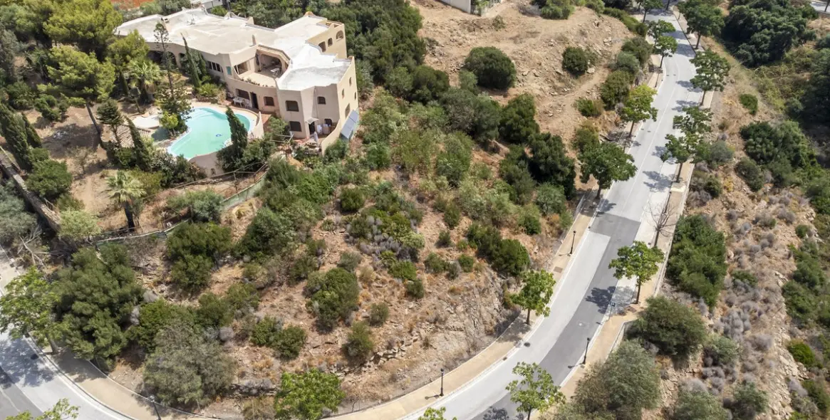 Venta de parcela residencial en Elviria 9