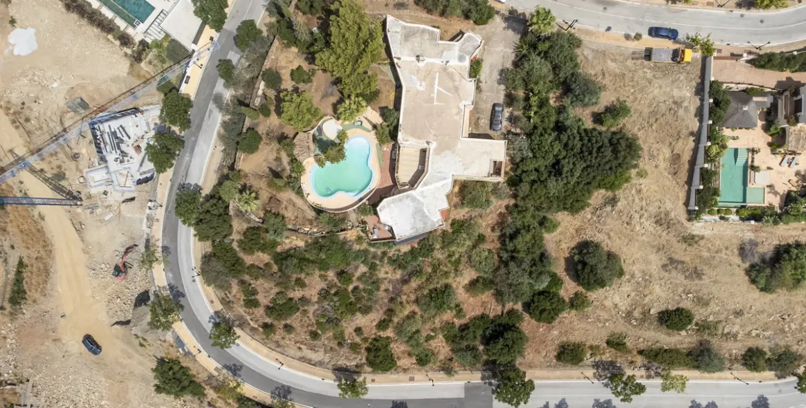 Venta de parcela residencial en Elviria 11