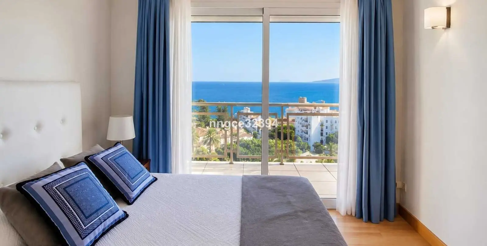 Sale of penthouse in Estepona 25