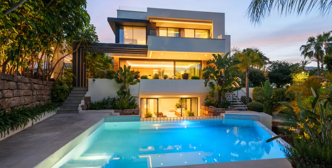 Venta de villa independiente en Estepona 1