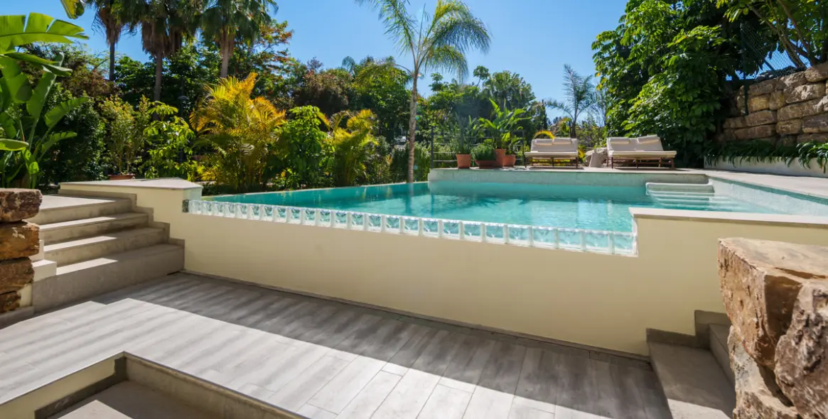 Venta de villa independiente en Estepona 24
