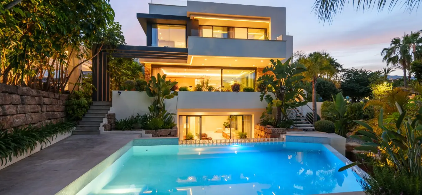 Sale of detached villa in Estepona 0