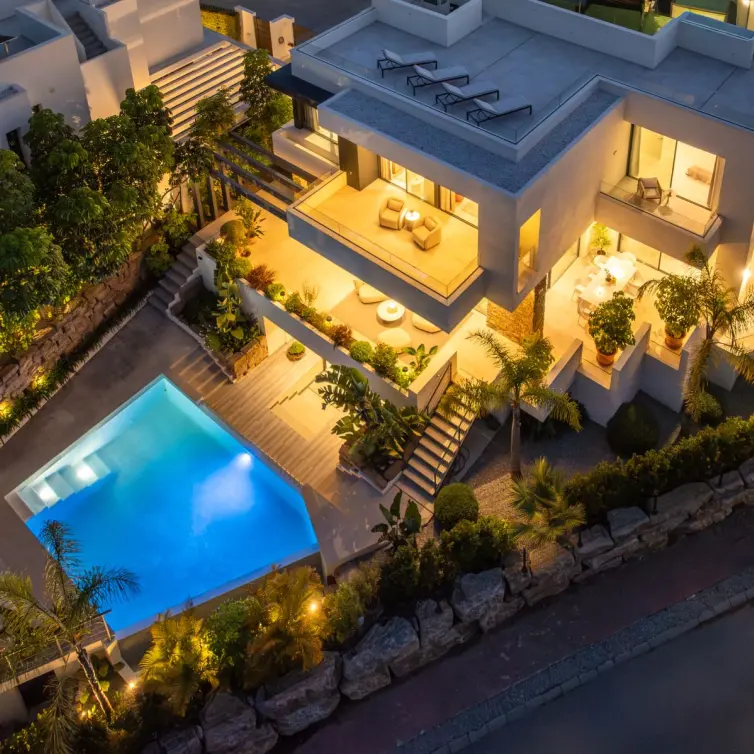 Sale of detached villa in Estepona