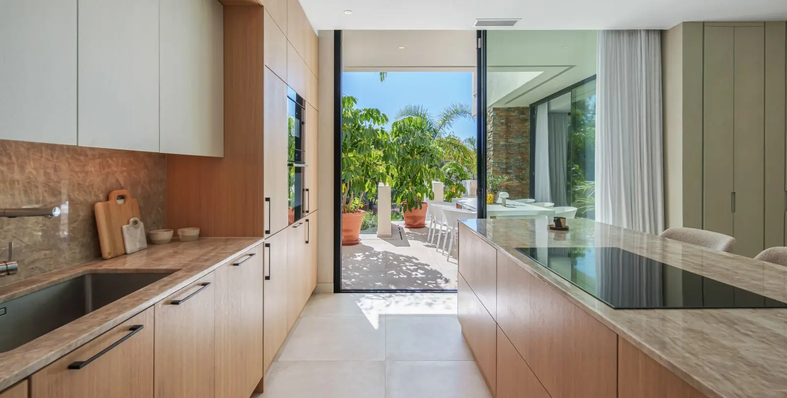Sale of detached villa in Estepona 32