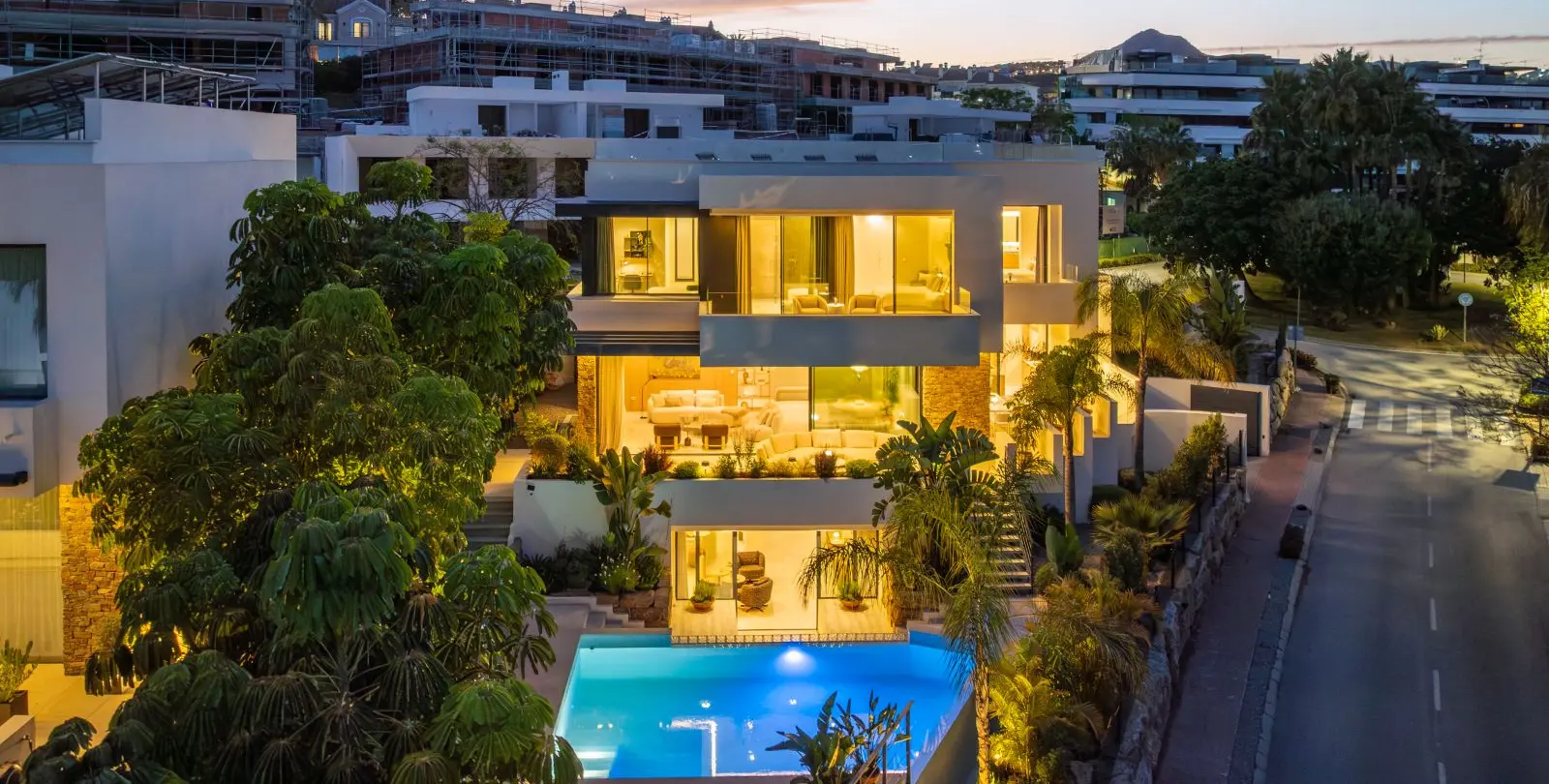 Sale of detached villa in Estepona 40