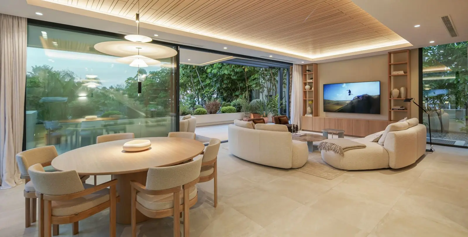 Sale of detached villa in Estepona 43