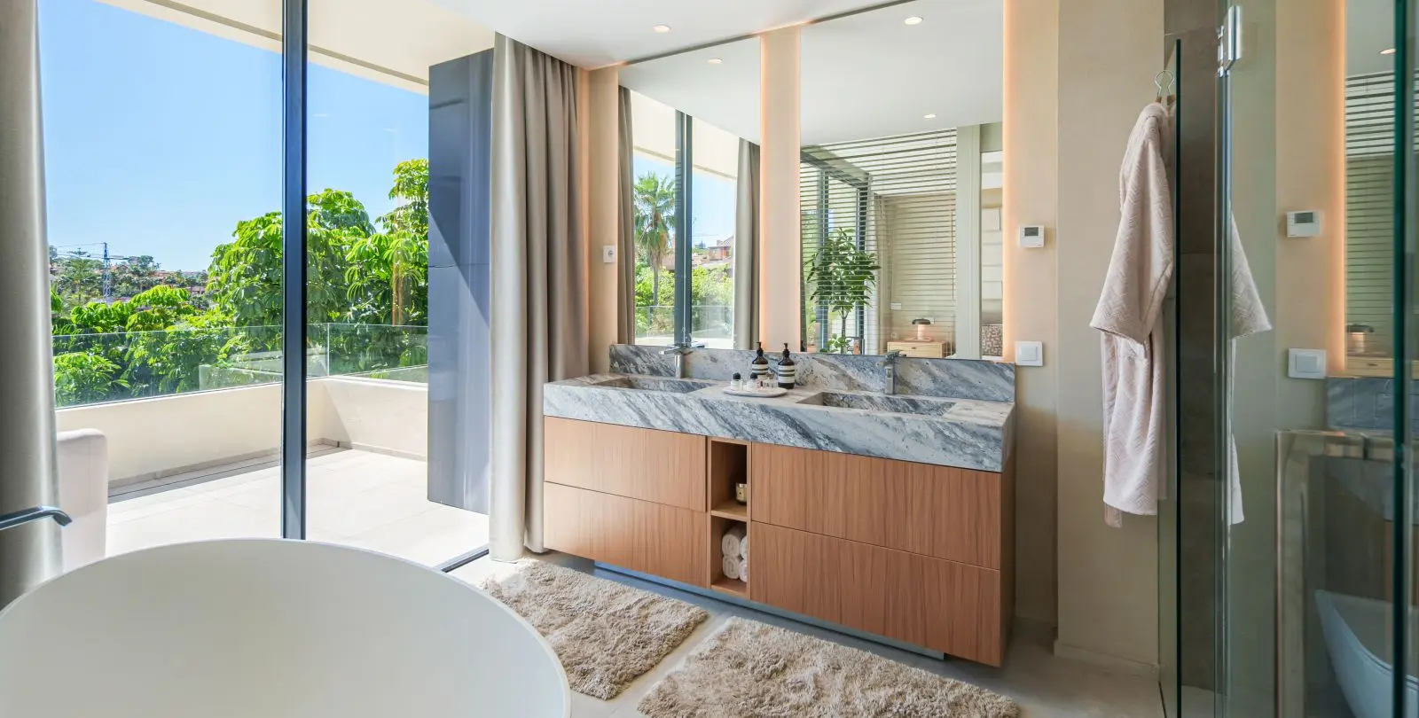 Sale of detached villa in Estepona 50