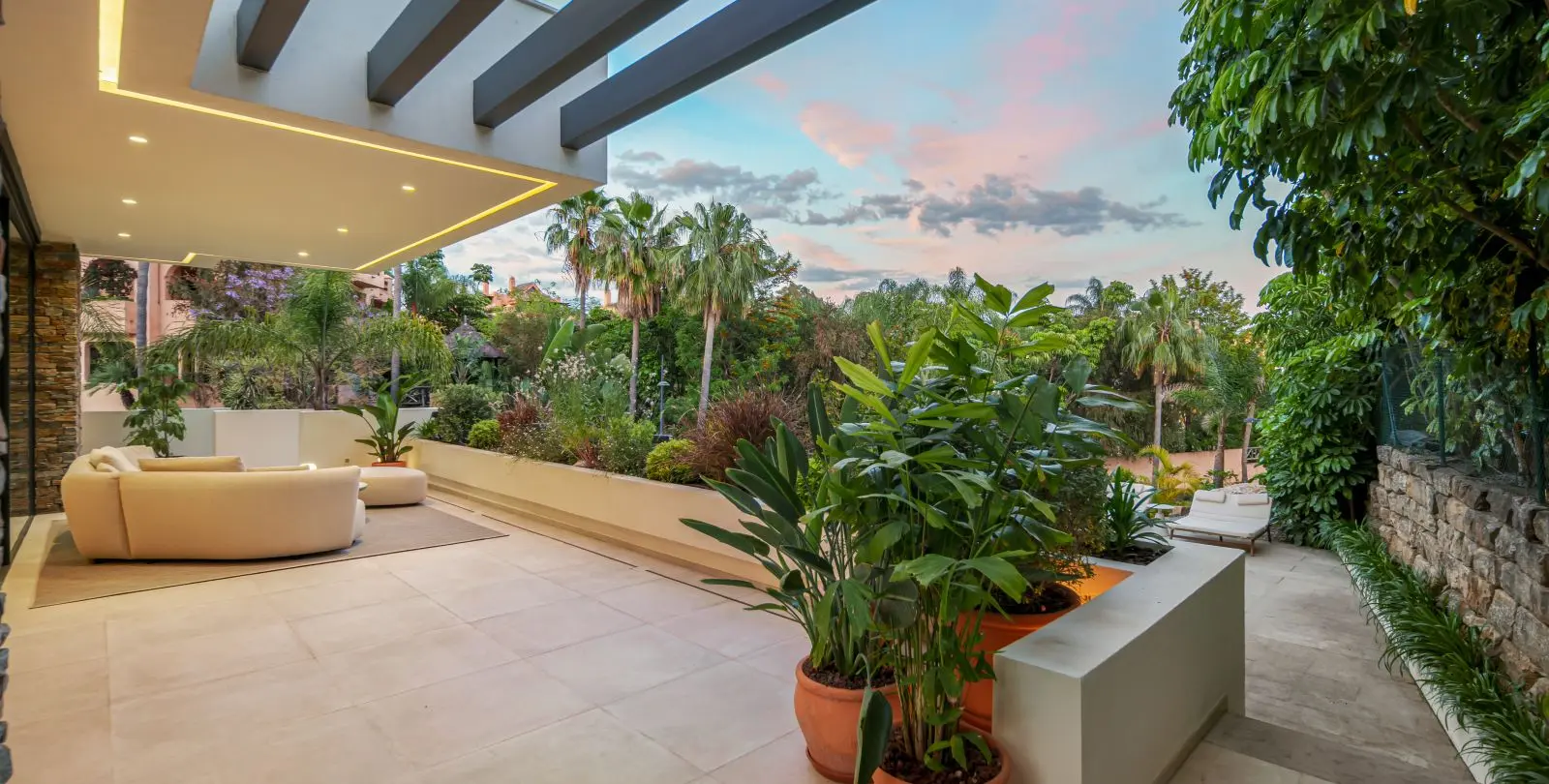 Sale of detached villa in Estepona 84