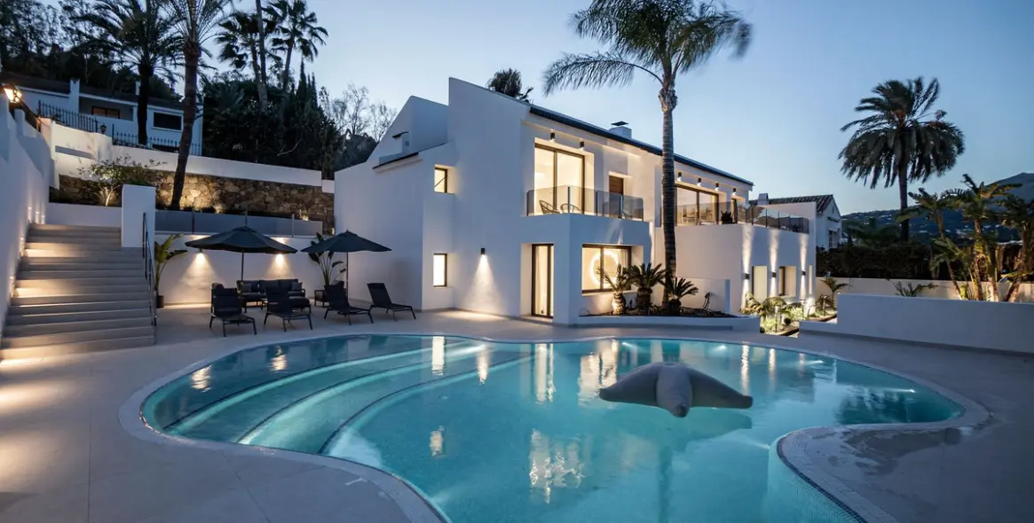 Venta de villa independiente en Nueva Andalucía 1