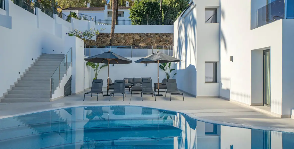 Venta de villa independiente en Nueva Andalucía 4