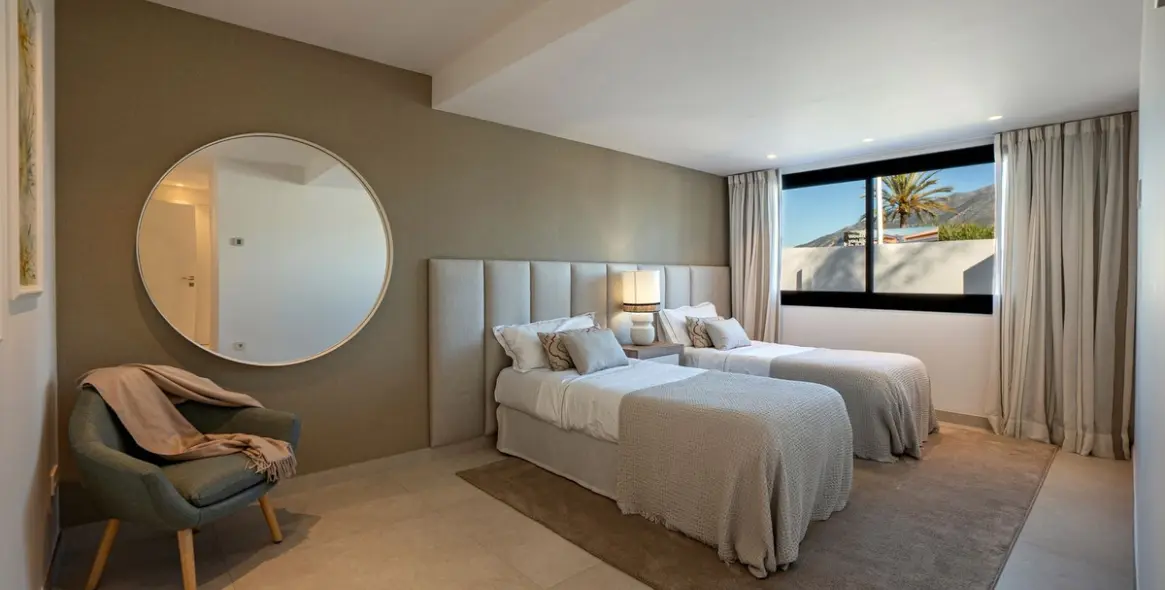 Venta de villa independiente en Nueva Andalucía 16