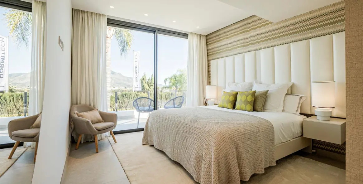 Venta de villa independiente en Nueva Andalucía 19