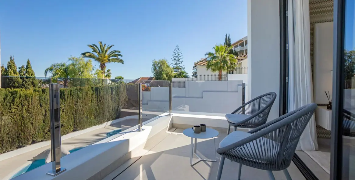Venta de villa independiente en Nueva Andalucía 23
