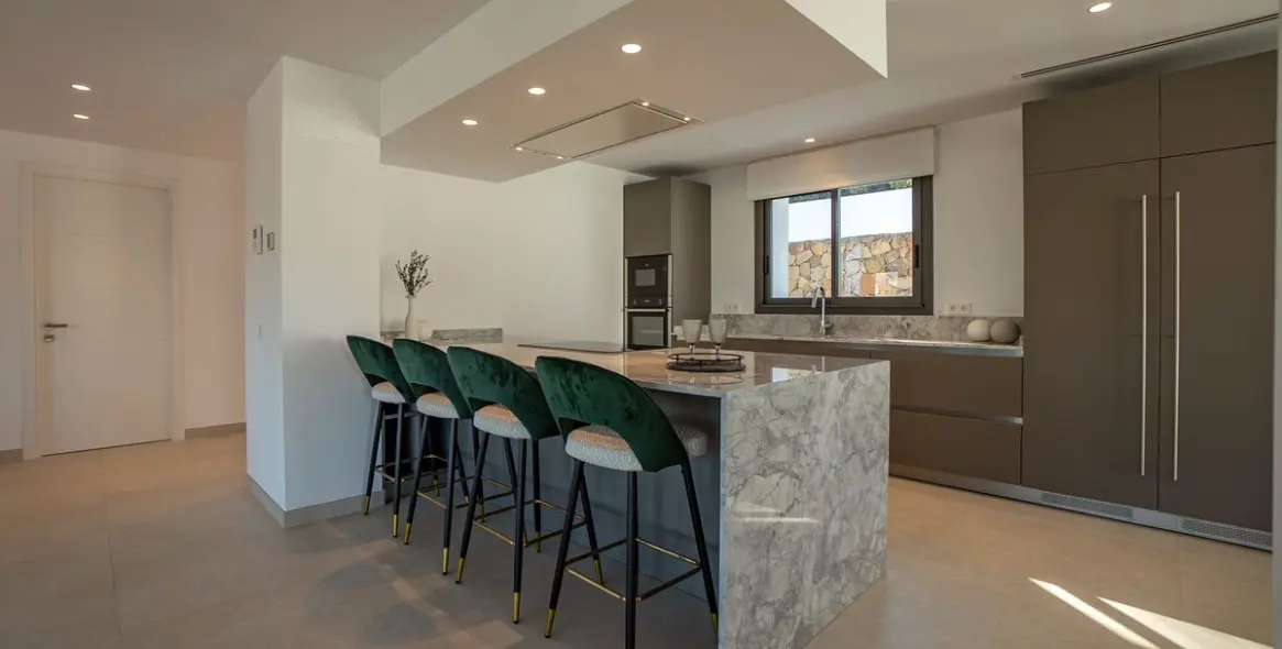 Venta de villa independiente en Nueva Andalucía 25