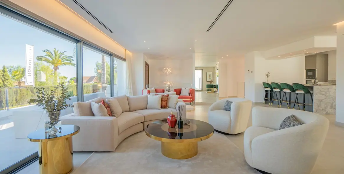 Venta de villa independiente en Nueva Andalucía 28