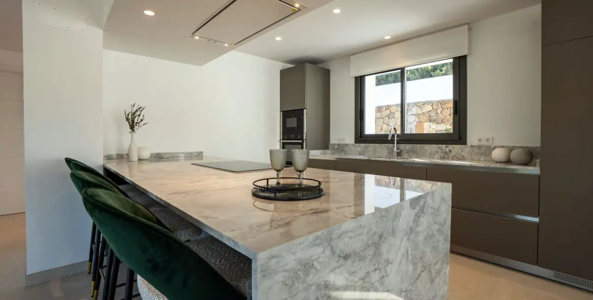 Venta de villa independiente en Nueva Andalucía 30