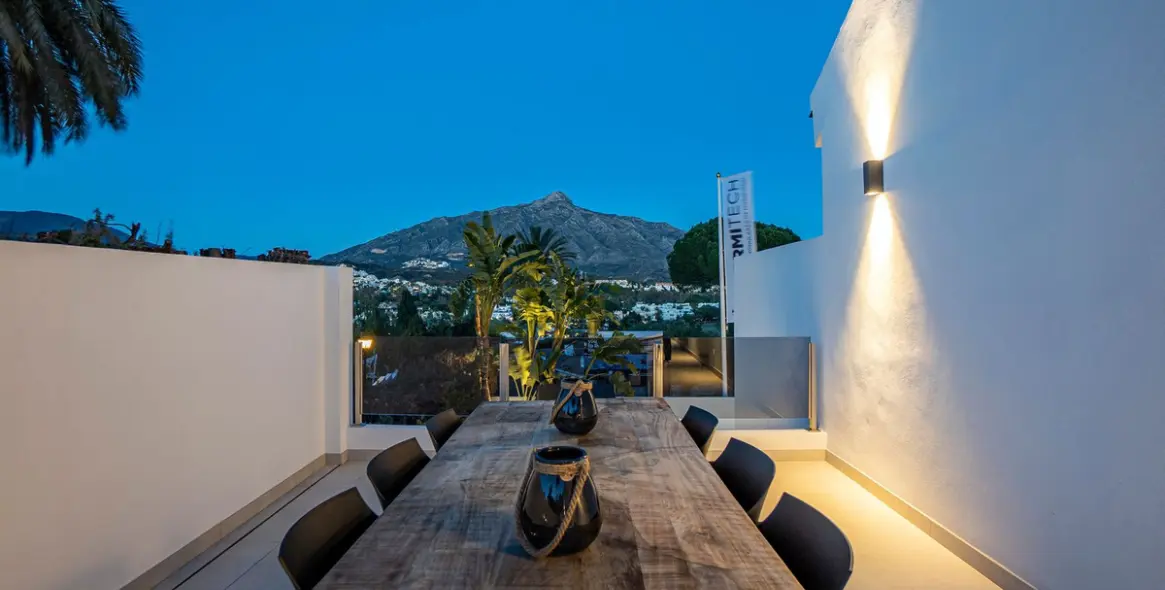 Venta de villa independiente en Nueva Andalucía 58
