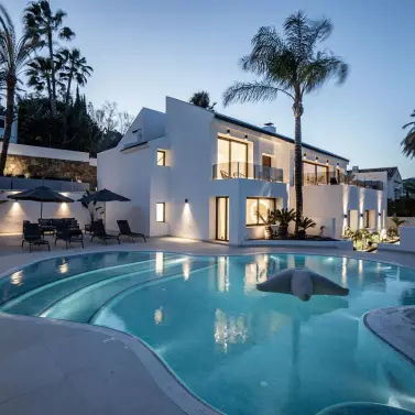 Sale of detached villa in Nueva Andalucía