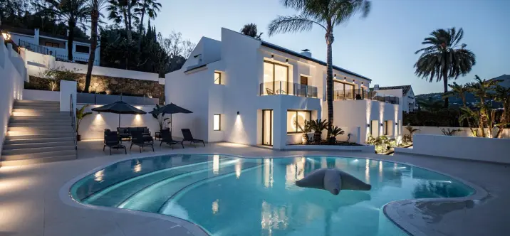 Venta de villa independiente en Nueva Andalucía 0
