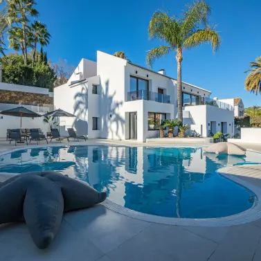 Sale of detached villa in Nueva Andalucía