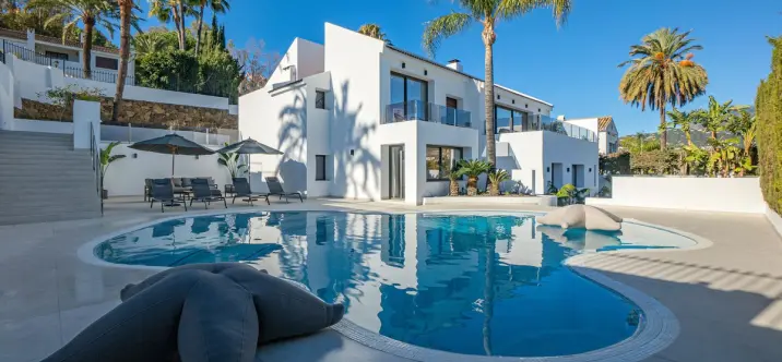 Venta de villa independiente en Nueva Andalucía 1