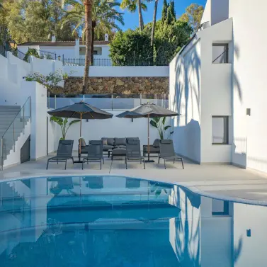 Sale of detached villa in Nueva Andalucía