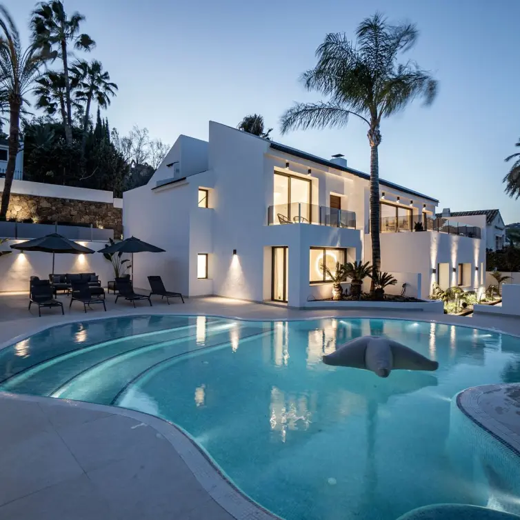 Sale of detached villa in Nueva Andalucía