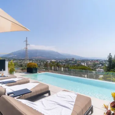 Venta de villa independiente en Nueva Andalucía