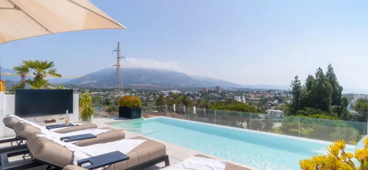 Venta de villa independiente en Nueva Andalucía 0