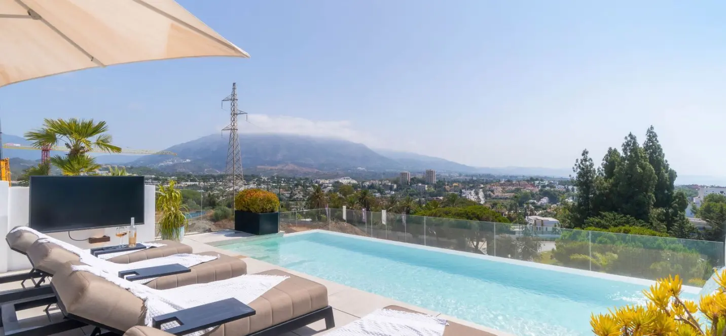 Sale of detached villa in Nueva Andalucía 0