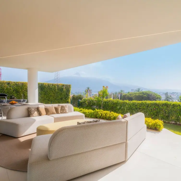 Sale of detached villa in Nueva Andalucía