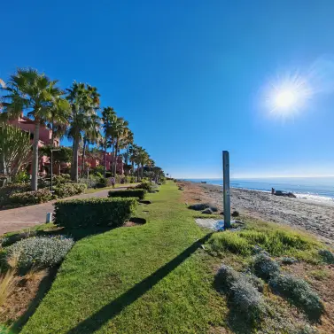 Venta de apartamento en planta media en Estepona